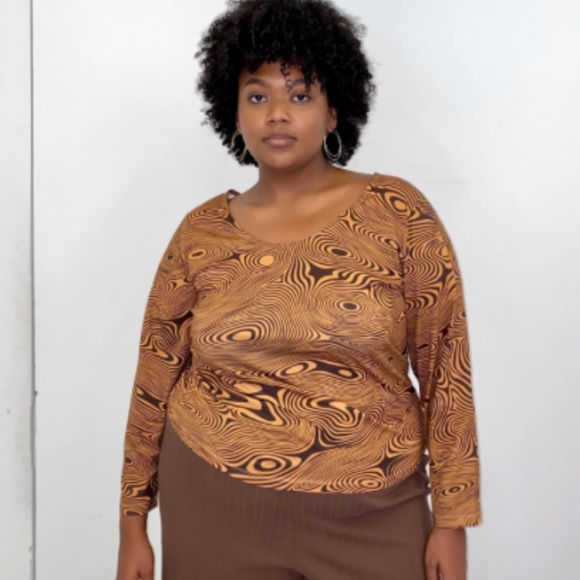 Wray Swirl Print Christa Tee - Picture 4 of 4